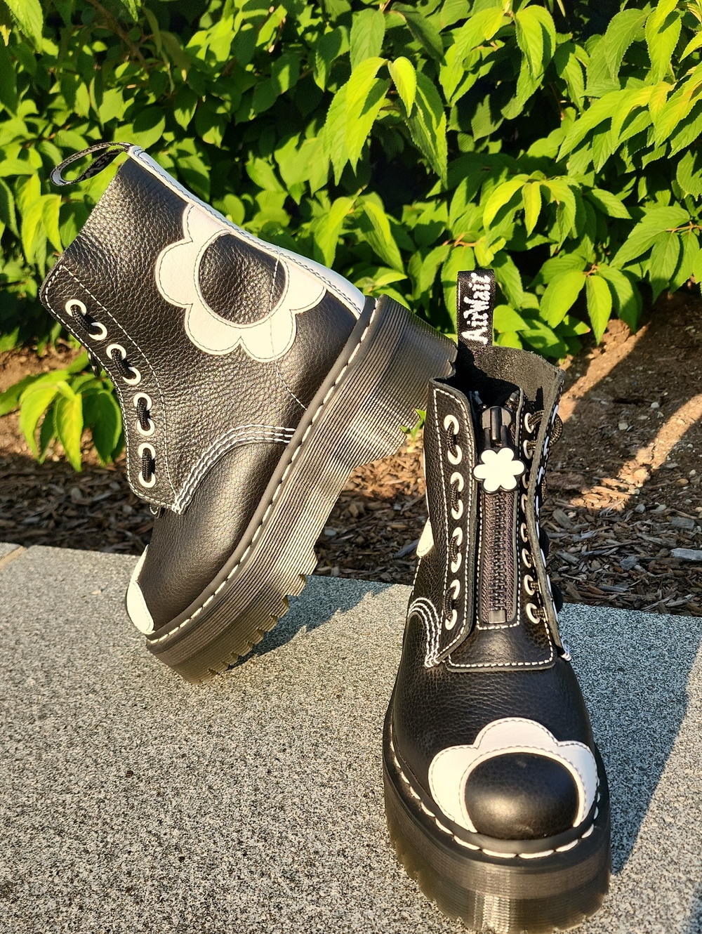 Dr. Martens Sinclair Black Platform Flower Accent Combat Boots sz 6